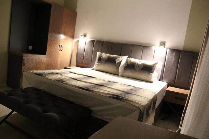 Kispet Deluxe Hotels&Suites Oberhausen  Exteriör bild